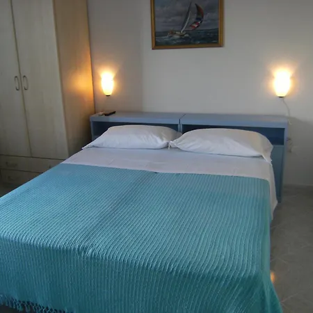 Blu Mare בית הארחה פונזה
