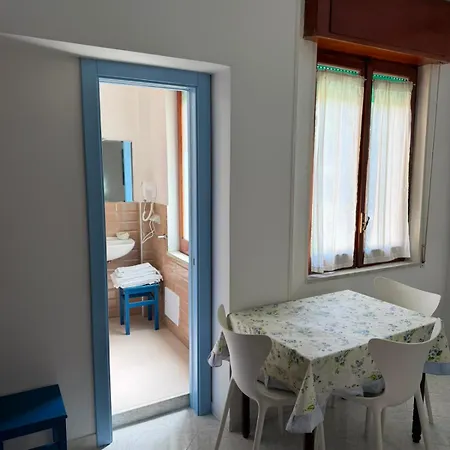Blu Mare בית הארחה 4*