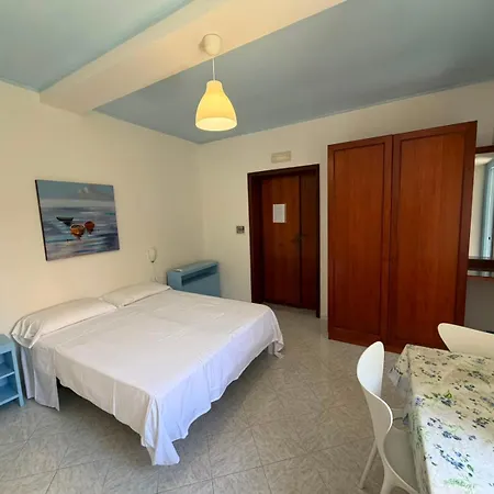 Blu Mare 4* פונזה