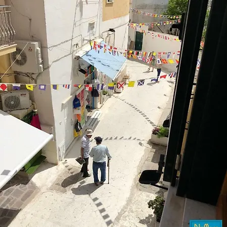 Blu Mare בית הארחה פונזה
